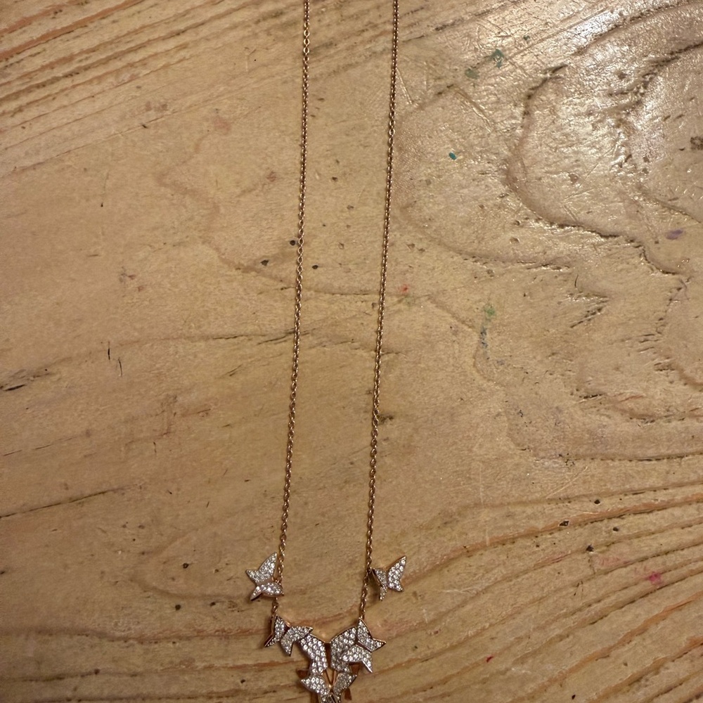 Elegant Swarovski Butterfly 🦋 Necklace with Rose Gold chain - Picture 3 of 3